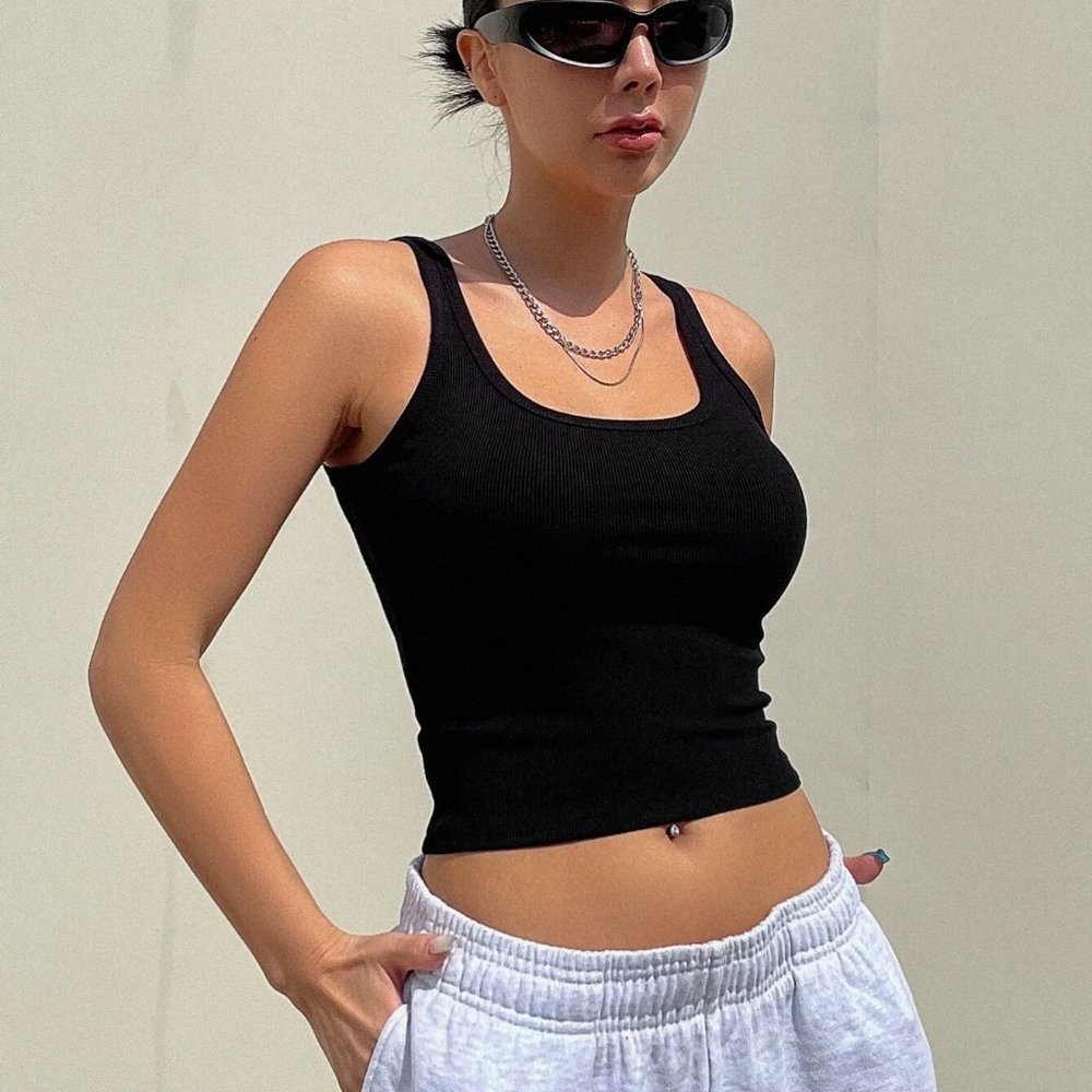 Black Preppy Womens Solid Ribbed Knit Crop Cami Top - Picture 3 of 5